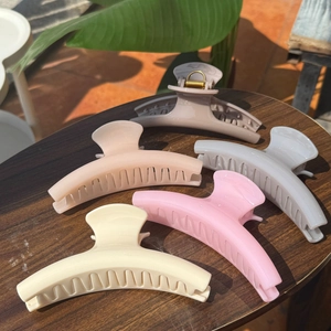 Large French Hair Claw Clip Plastic Butterfly Shape Matte Shark Clip For Women Simple Elegant Hair Styling Accessories