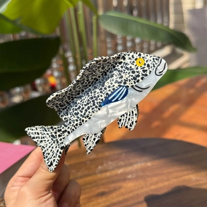 Pince à cheveux mignonne en forme de poisson avec taches noires et blanches en acétate