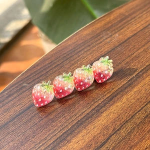 Süße Erdbeer-Haarklammer aus Harz mit vier roten Erdbeeren auf einer Metall-Entenschnabelklemme