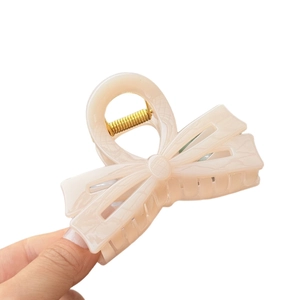 Pince à cheveux élégante avec double nœud crème et finition brillante pour la coiffure