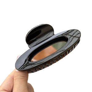 Elegant 10cm hollow oval hair claw clip in glossy black finish for women hair styling