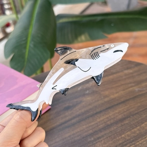 Handheld tuna shark hair claw clip made of sleek acetate for ocean series hair styling