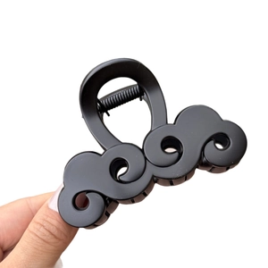 Elegante fermaglio per capelli da 8cm nero opaco a forma di nuvola con design a volute