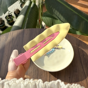 Elegante fermaglio per capelli ondulato giallo e rosa per lo styling quotidiano donna