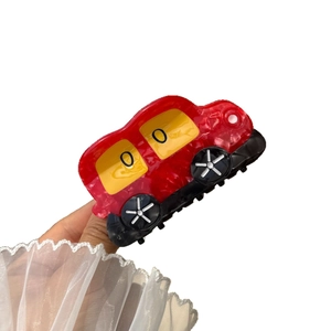 Pinza per capelli creativa a forma di auto rossa in acetato con trama marmorizzata