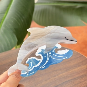 Pince à cheveux dauphin minimaliste avec motif vague de marbre bleu en acétate