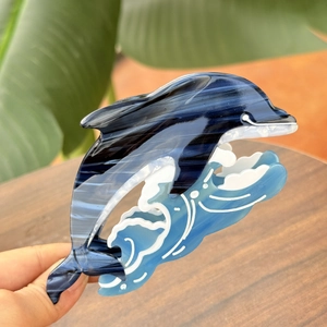 Pince à cheveux dauphin élégante en acétate avec motif marbre bleu pour la coiffure