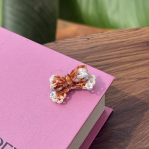 Mini acetate lace bow hair clip with marble texture for elegant side fringe styling