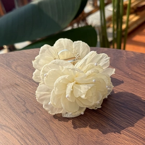 Elegant cream white flower hair claw clip with delicate pearls and gold spring