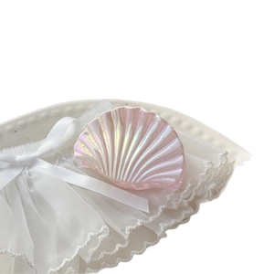 Pince à cheveux irisée en forme de coquillage avec éclat nacré pour coiffure femme
