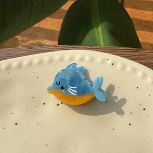 Barrette dauphin mignonne en acétate bleu et orange, design minimaliste de créature marine