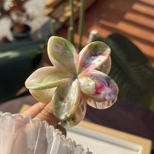 Molla per capelli a fiore con motivo ad acquerello ed elegante effetto marmo