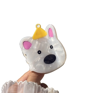 Cartoon Westie Hund Haarklammer mit weißem Marmor-Acetat und rosa Ohr-Details