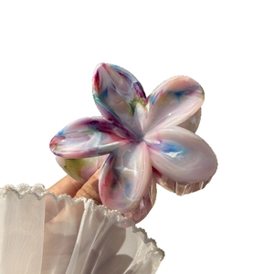 Elegante molletta per capelli a fiore con motivo colorato a inchiostro e perla