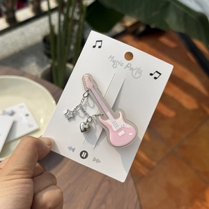 Pince à cheveux guitare en acrylique rose avec breloques cœur et étoile mignons