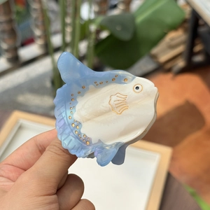 Blue ocean-inspired gradient sunfish claw clip made of pearlescent acetate material