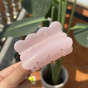 Sparkly light pink glitter hair claw clip with wavy edges for women made of acrylic material