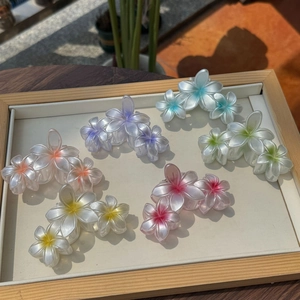 Pince À Cheveux Fraîche À Trois Fleurs Plumeria En Plastique Nacré Résine Épingle À Cheveux Été Vacances Pour Femmes Accessoires