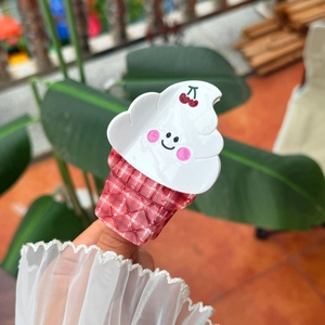 Pince à cheveux glace cerise en acétate avec motif de cône rose à carreaux pour fille