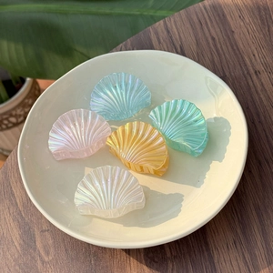 Iridescent Shell Hair Claw Clip Scallop Shape Holographic Artificial Pearl Finish Mermaid Gradient Elegant Small Hairgrip Resin Hair Accessory For Women