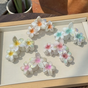 Irisierende Plumeria Blume Haarkralle Für Damen Laser Drei Verbundene Blumen Kunststoff Perlmutt Elegante Florale Haarklammer