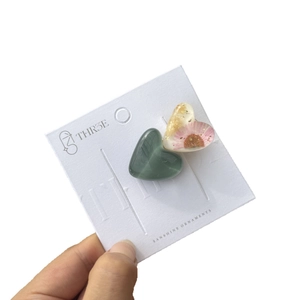 Fermagli per capelli a cuore traslucido con fiori secchi e design in resina verde
