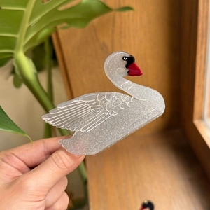 Molla per capelli a cigno bianco scintillante con glitter argento e piume eleganti