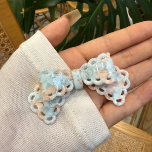 Fermaglio per capelli a fiocco in acetato traforato con trama marmorizzata blu e rosa
