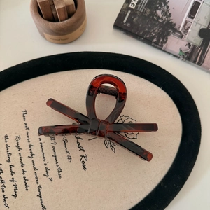 Elegante fermaglio per capelli a fiocco color ambra tartarugato con design retrò raffinato