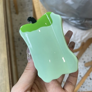 Pince à cheveux créative en forme de poivron vert avec finition brillante et dégradé