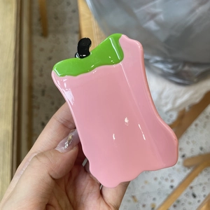 Pince à cheveux en acétate en forme de poivron rose avec feuille verte