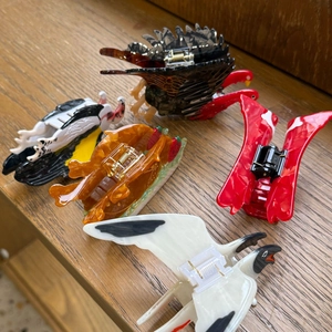 Detailed collection of acetate hair claws featuring turkey and crane designs on wood background