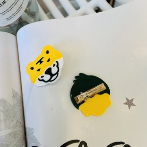 Detailed front and back views of a cute tiger acetate hair clip with a sturdy metal duckbill