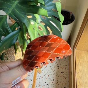 Vintage red plaid cloud-shaped hair claw clip with large size grip for women hair