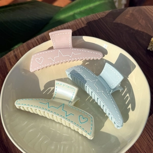 Korean Style Plastic Hair Claw Clip With Heartbeat Signal Print Sweet Heart Pattern Shark Clip Matte Hair Accessory For Women