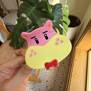 Pince à cheveux mignonne hippopotame rose et jaune avec un nœud rouge en acétate
