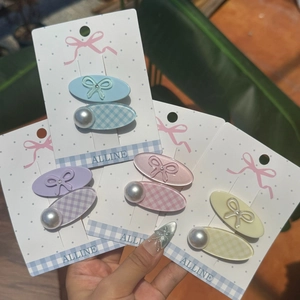 Douces Pinces à Cheveux en Acrylique Nœud Motif Grille Fausse Künstliche Perle Pinces Élégantes Femmes Filles Accessoires de Coiffure Quotidiens