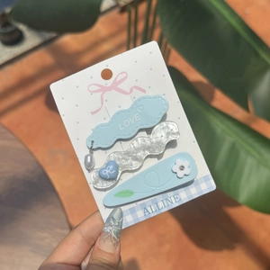 Set di 3 fermagli per capelli azzurro con perle cuore LOVE e ricamo floreale