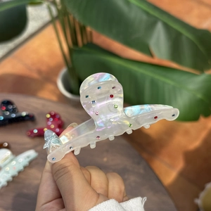 Pince à cheveux française en acétate avec strass colorés et fini nacré