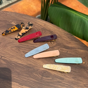 Set di fermagli per capelli in acetato colorato con base dorata e marchio fatto a mano