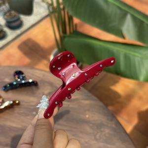 Pince à cheveux élégante en acétate rouge avec strass colorés pour accessoires femme