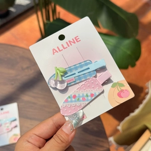 Barrettes à cheveux à carreaux et motif cerise en rose et bleu sur carte support