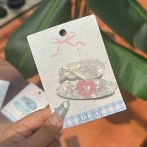 Set de barrettes à cheveux nacrées avec nœud crème et motifs de cœur rose chic