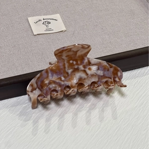 Elegant marble texture acetate hair claw clip with vintage nebula pattern for women