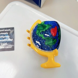 Pince à cheveux mignonne en acétate avec un design globe terrestre et icône de cœur