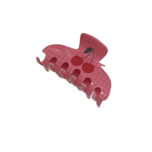 Pince à cheveux à carreaux roses avec motif cerise pour coiffure élégante de cheveux longs