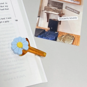 Sweet light blue daisy hair clip with golden center on amber base for women