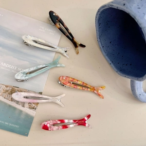 Elegante Fermaglio per Capelli in Acetato a Forma di Pesce Con Dettaglio in Strass Clip Laterale a Becco d'Anatra Accessori per Capelli da Donna