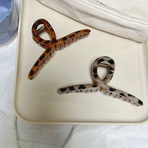 Grandes Pinces à Cheveux en Écaille de Tortue Imprimé Léopard en Acétate Pinces à Cheveux Requin Antidérapantes Tenue Forte Femmes