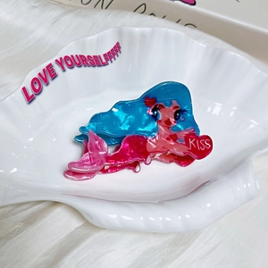 Mermaid acrylic hair claw with red heart and KISS text in a seashell decorative plate